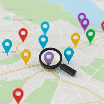 Carte d'Avignon superpos&eacute;e avec des ic&ocirc;nes de localisation et une loupe, symbolisant le SEO local